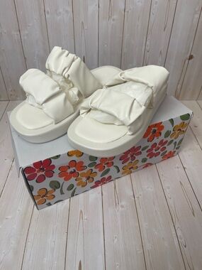 Muk Luks Puffy Double-Band Women's Club South Beach Sandals White Size 7